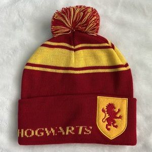 NEW Wizarding World Hogwarts Pom Pom yellow maroon hat 3 for $20